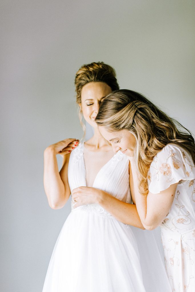 Getting Ready | Gorgeous Seaside Florida Wedding at Lyceum Lawn by Lily & Sparrow Photo Co.